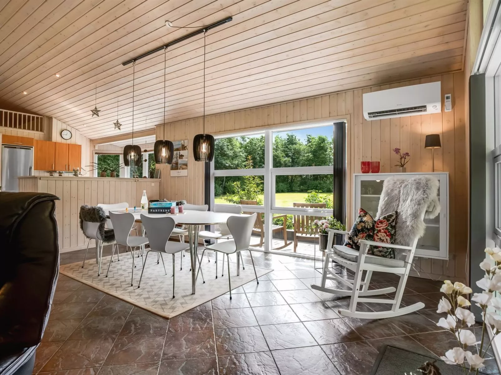 "Yorrit" - 500m to the fjord-Inside