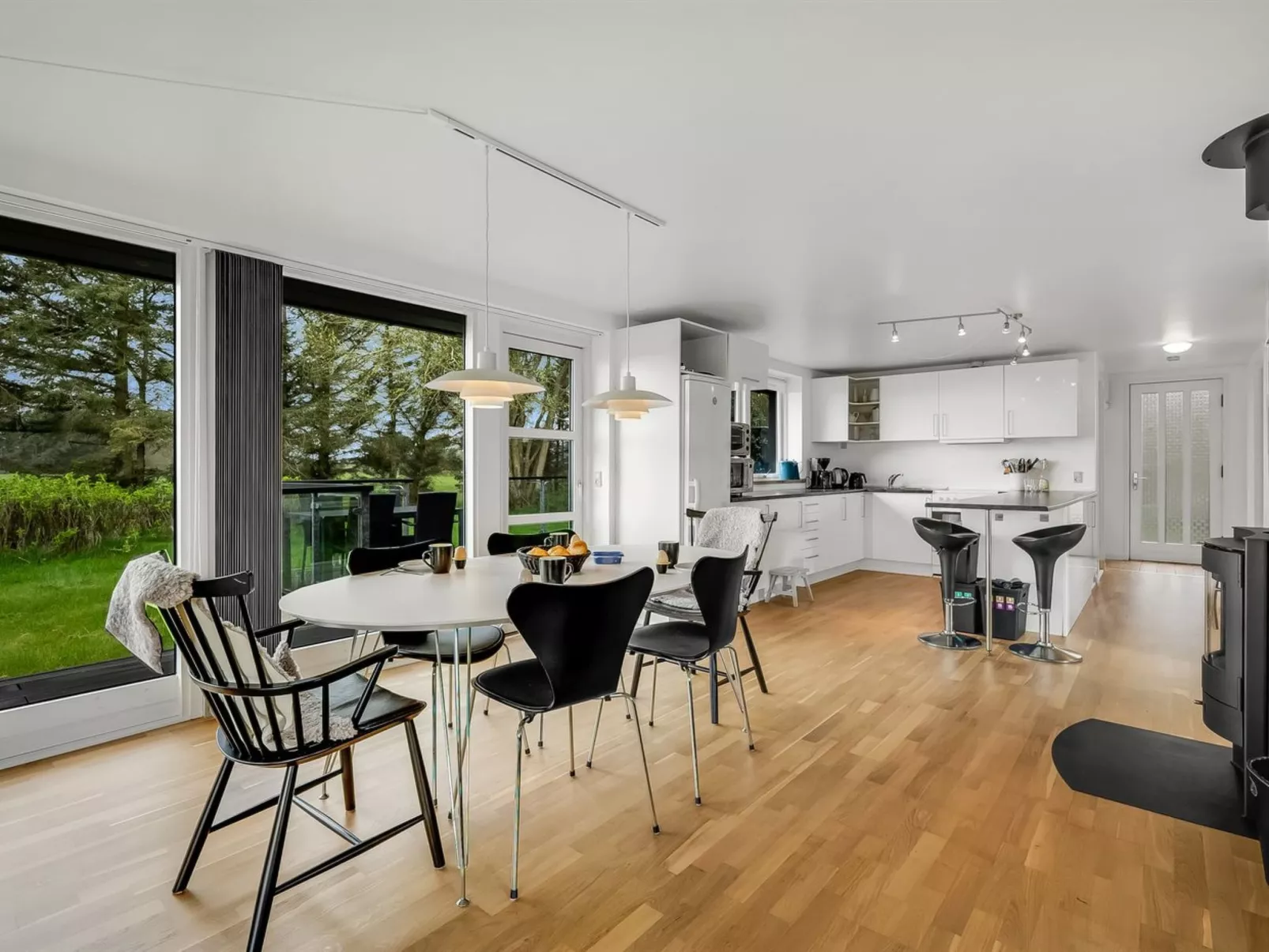 "Aleida" - 100m to the fjord-Inside