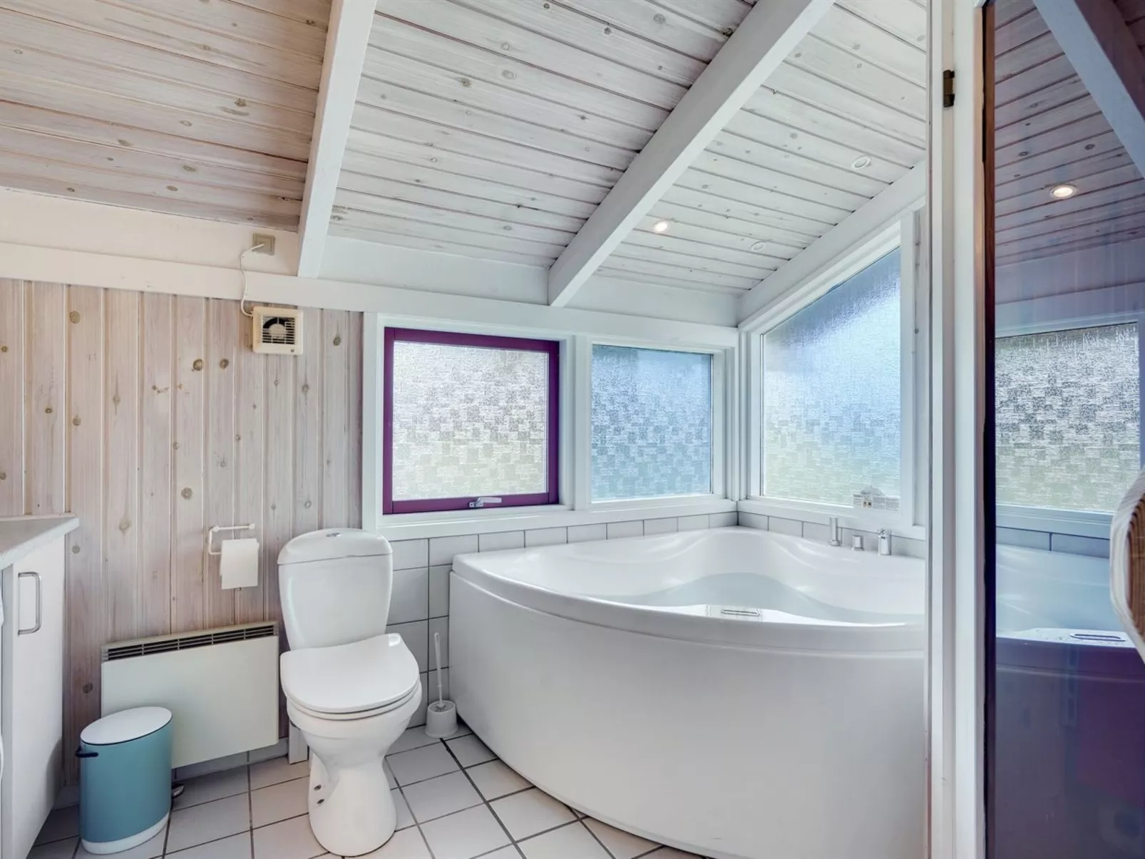 "Bertie" - 700m from the sea-Inside