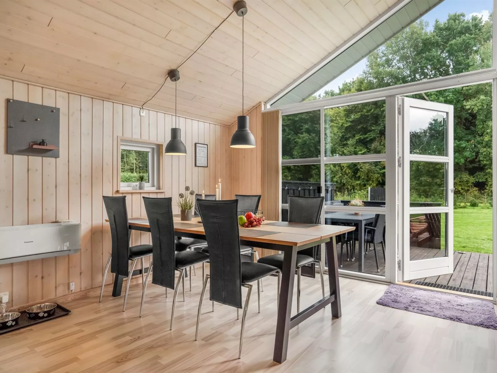 "Femke" - 250m to the fjord-Drinnen