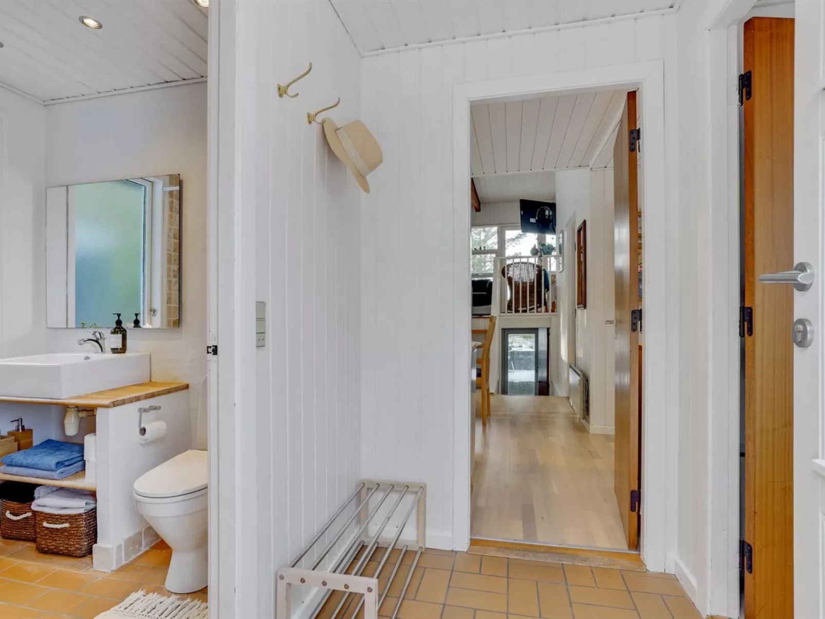 "Freda" - 100m to the fjord-Inside