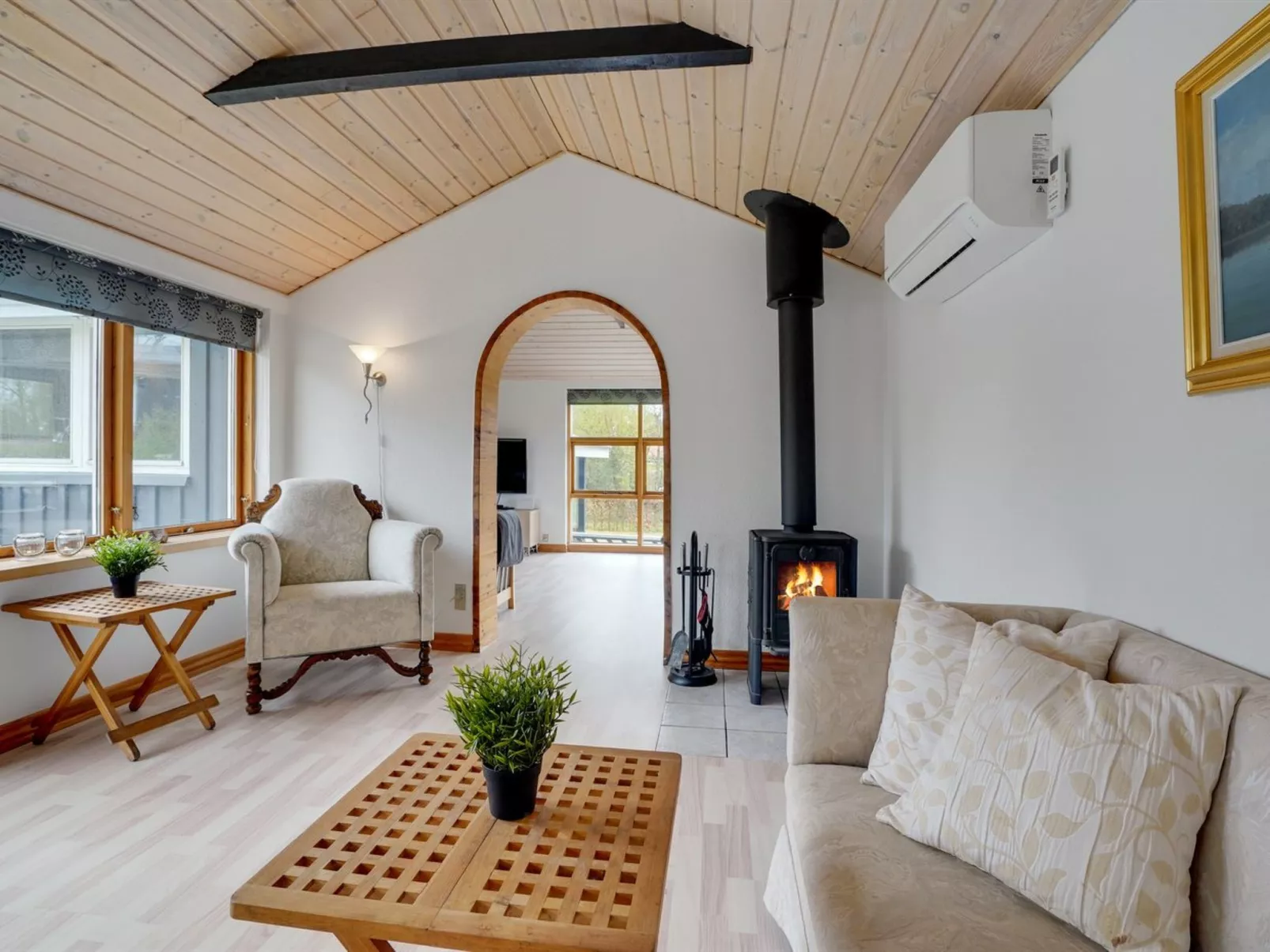 "Rafn" - 550m from the sea-Drinnen