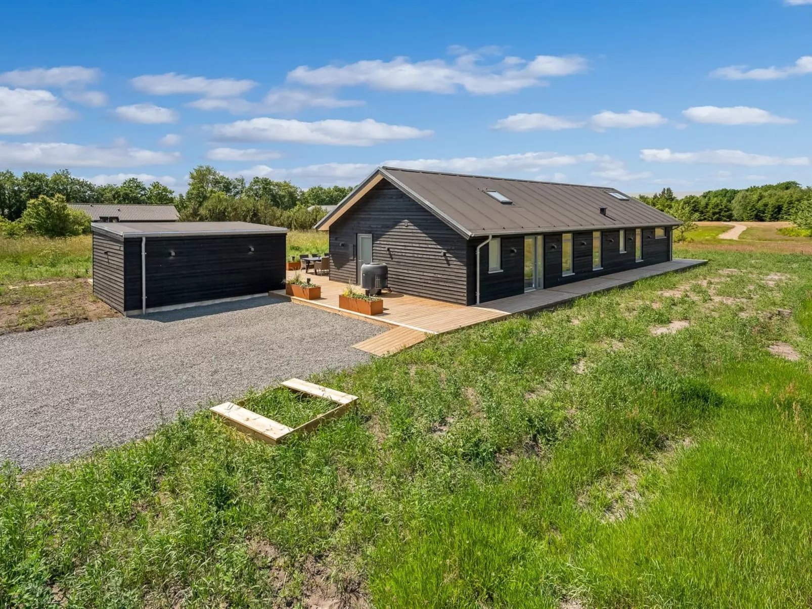 "Måns" - 500m to the fjord-Outside