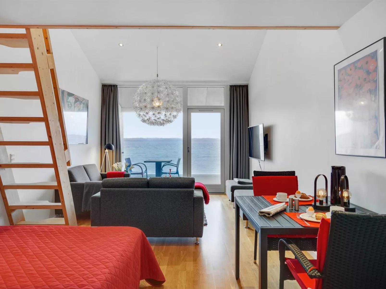 "Elvin" - 20m from the sea-Inside