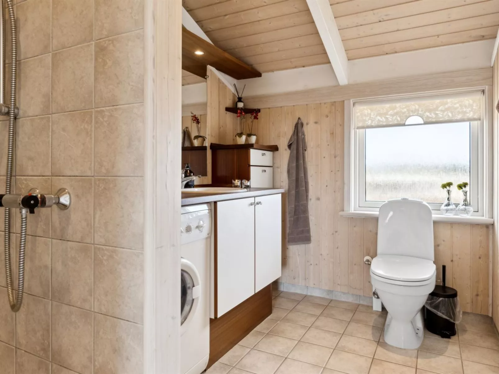 "Bjarni" - 239m from the sea-Inside