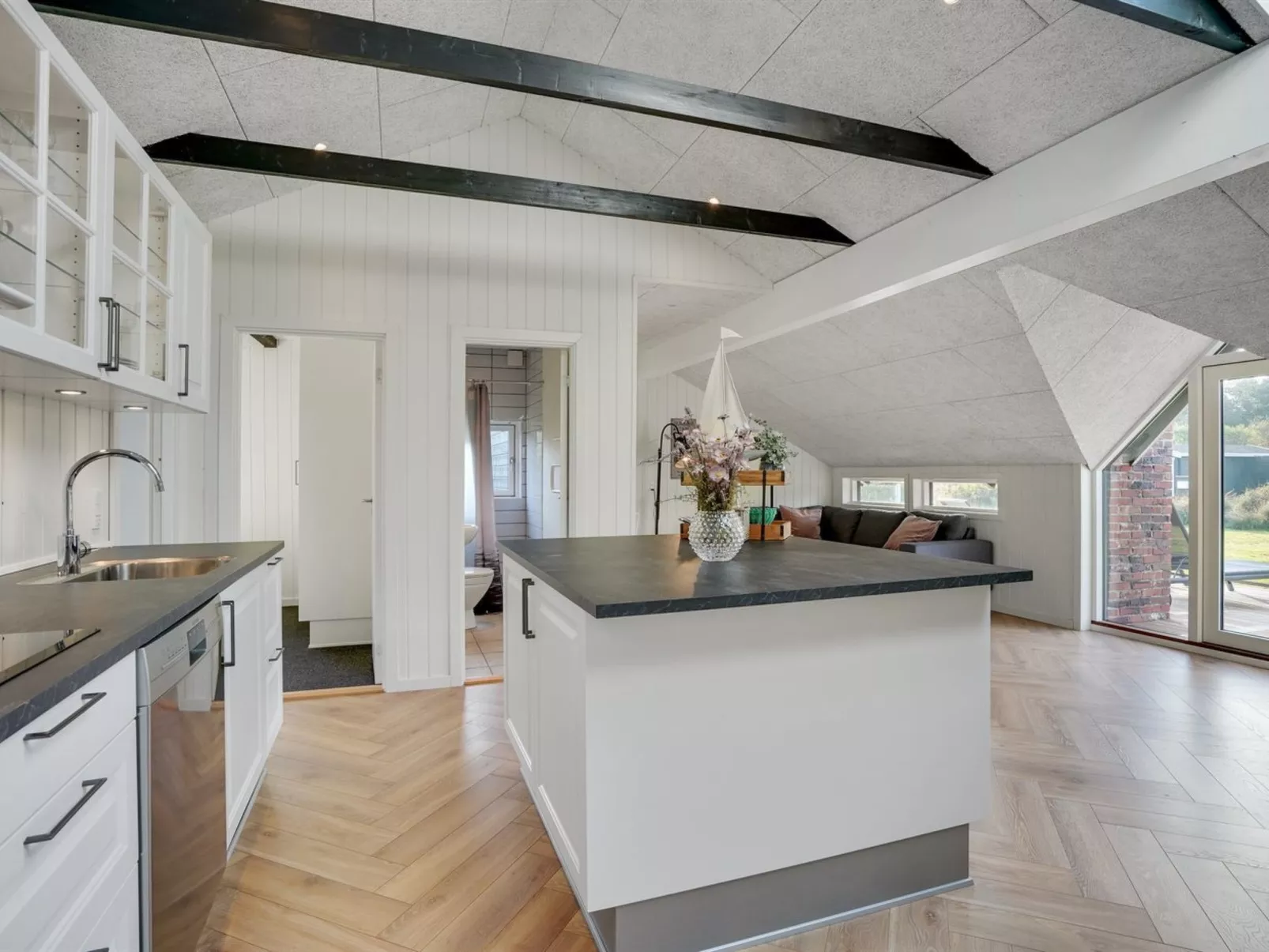 "Ellenora" - 1km from the sea-Inside