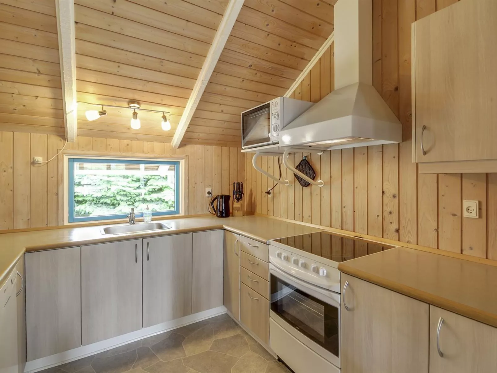 "Dedo" - 300m from the sea-Dedans