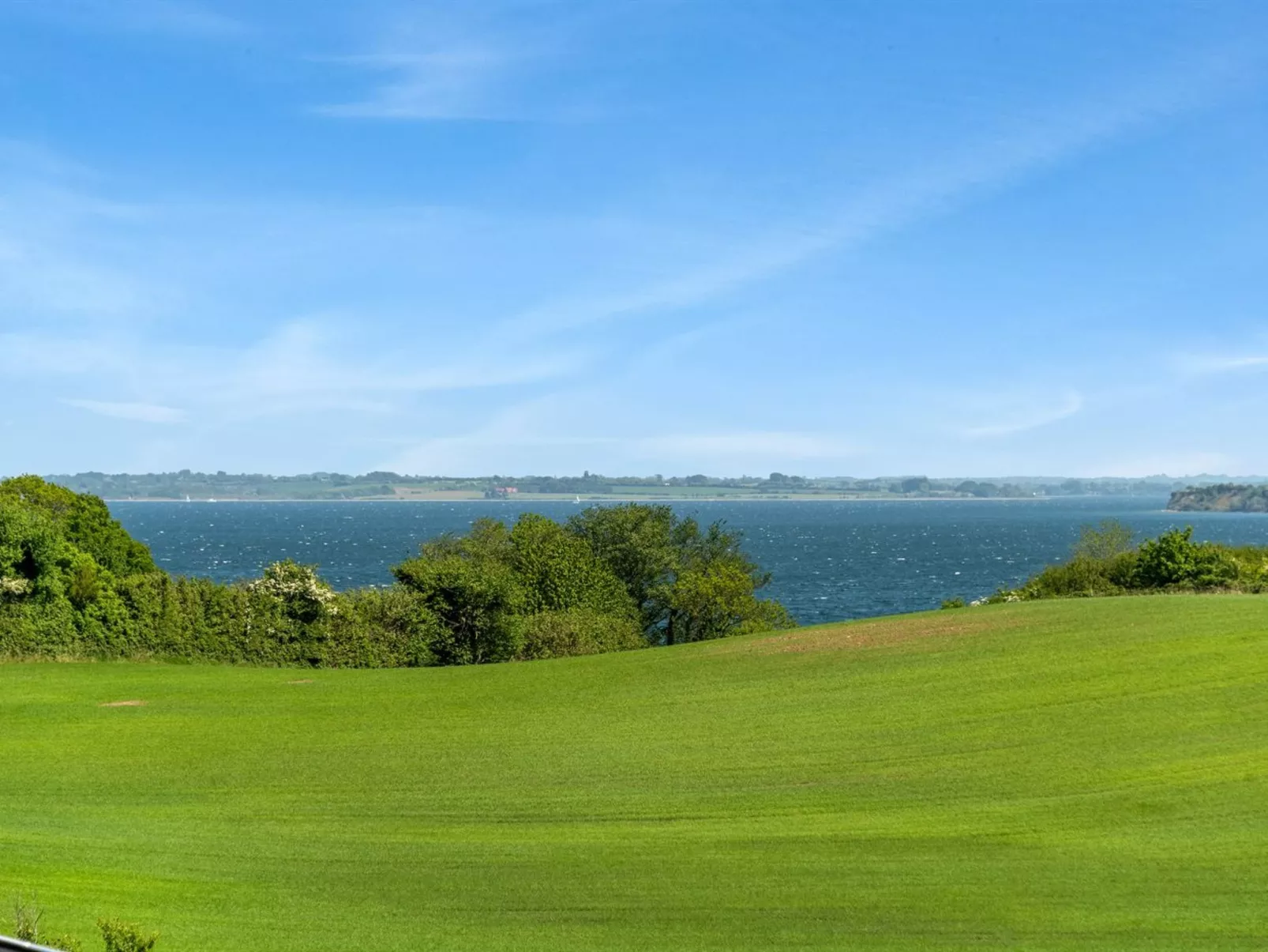 "Axeln" - 300m to the fjord-Outside