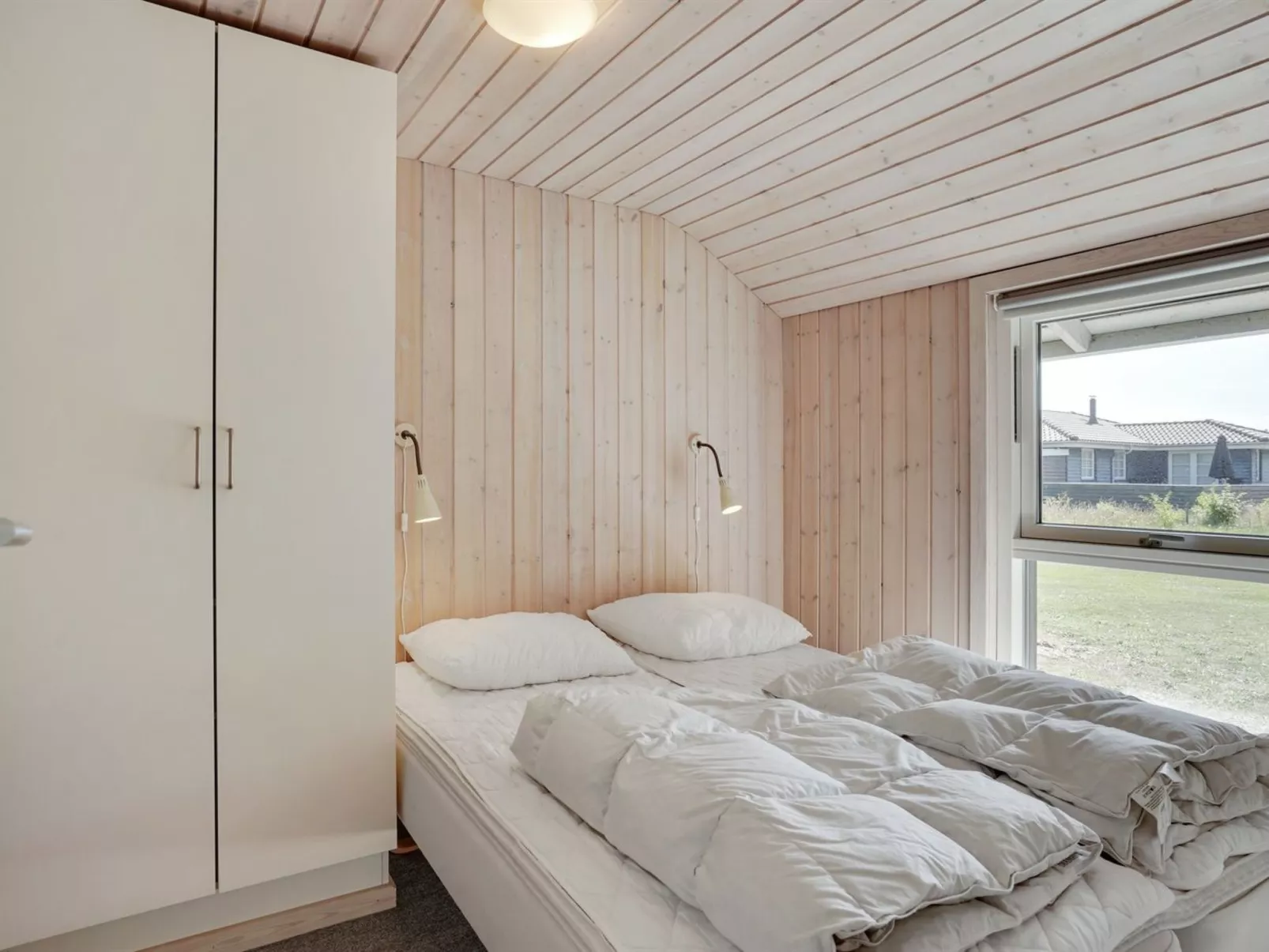 "Richard" - 4km from the sea-Dedans