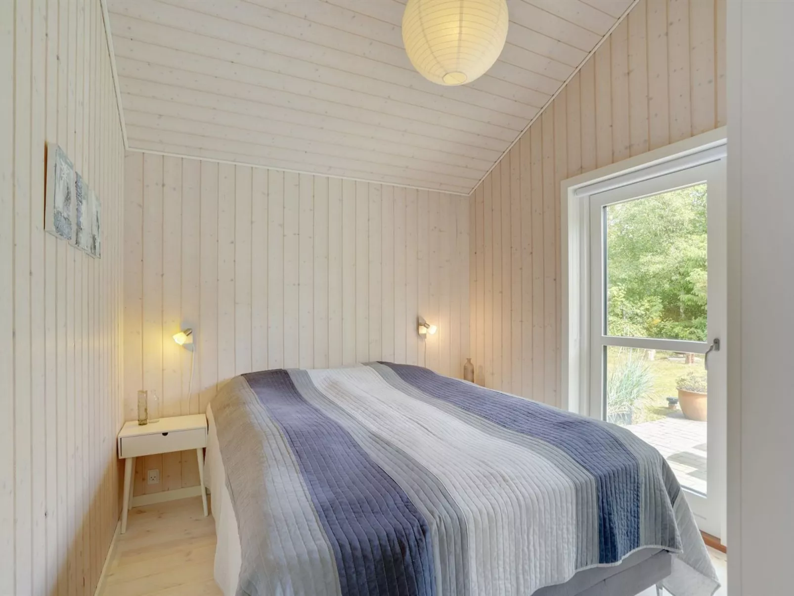 "Elevine" - 300m to the fjord-Dedans