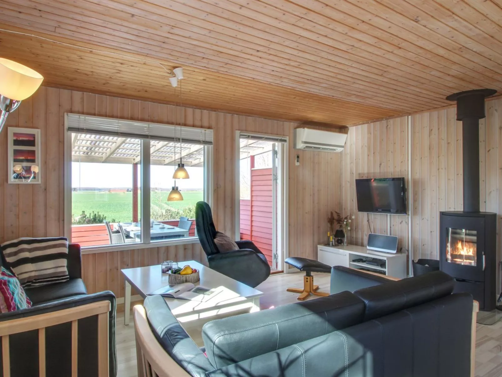 "Yanne" - 400m from the sea-Drinnen