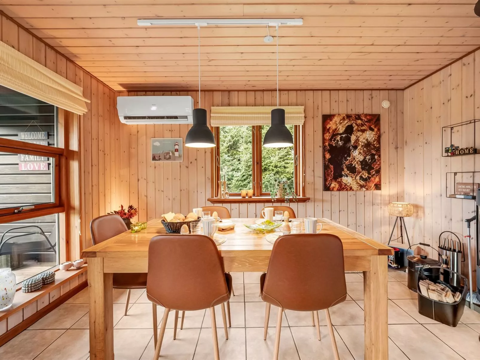 "Engeline" - 300m to the fjord-Drinnen