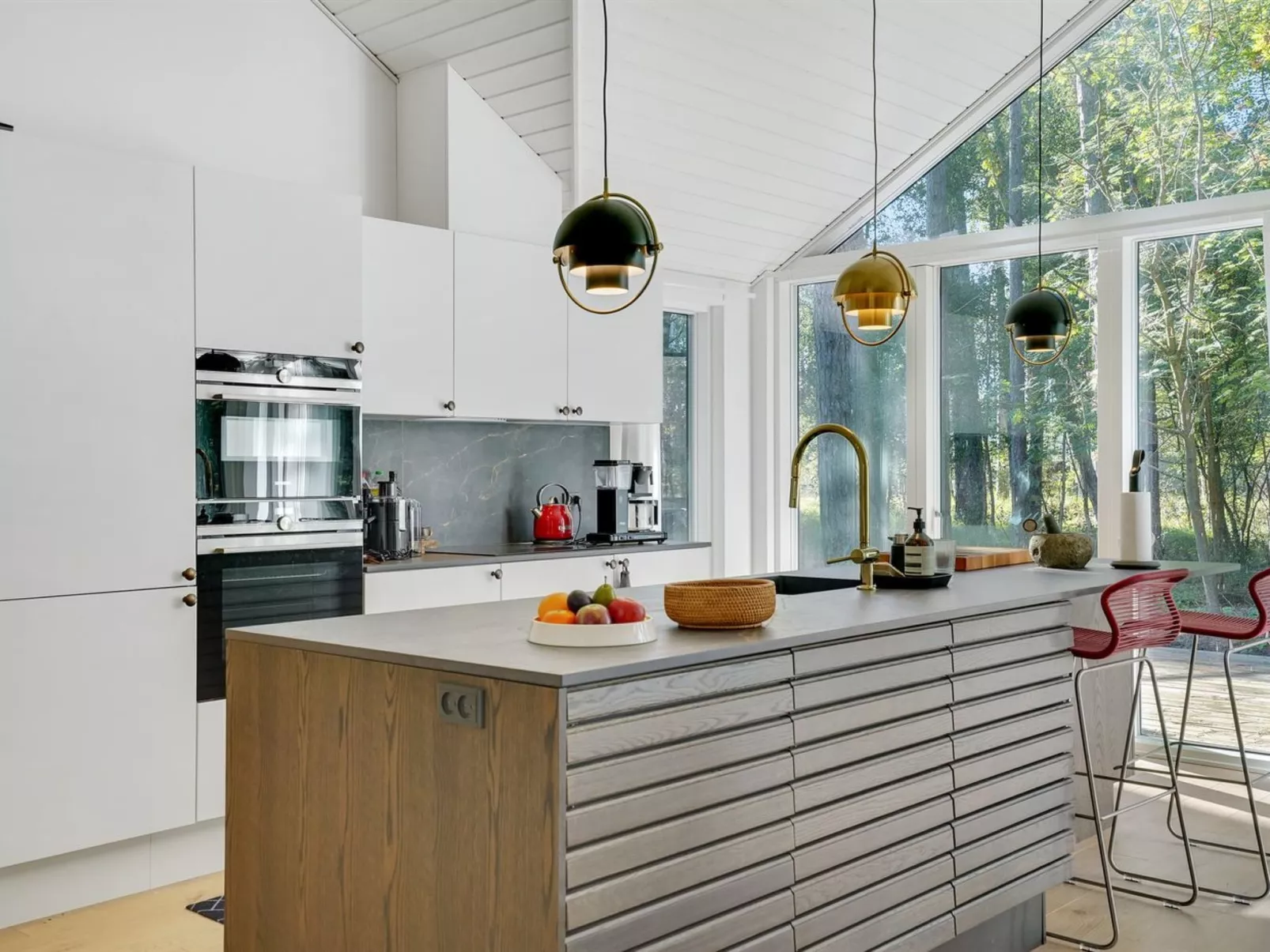 "Iwa" - 475m from the sea-Dedans