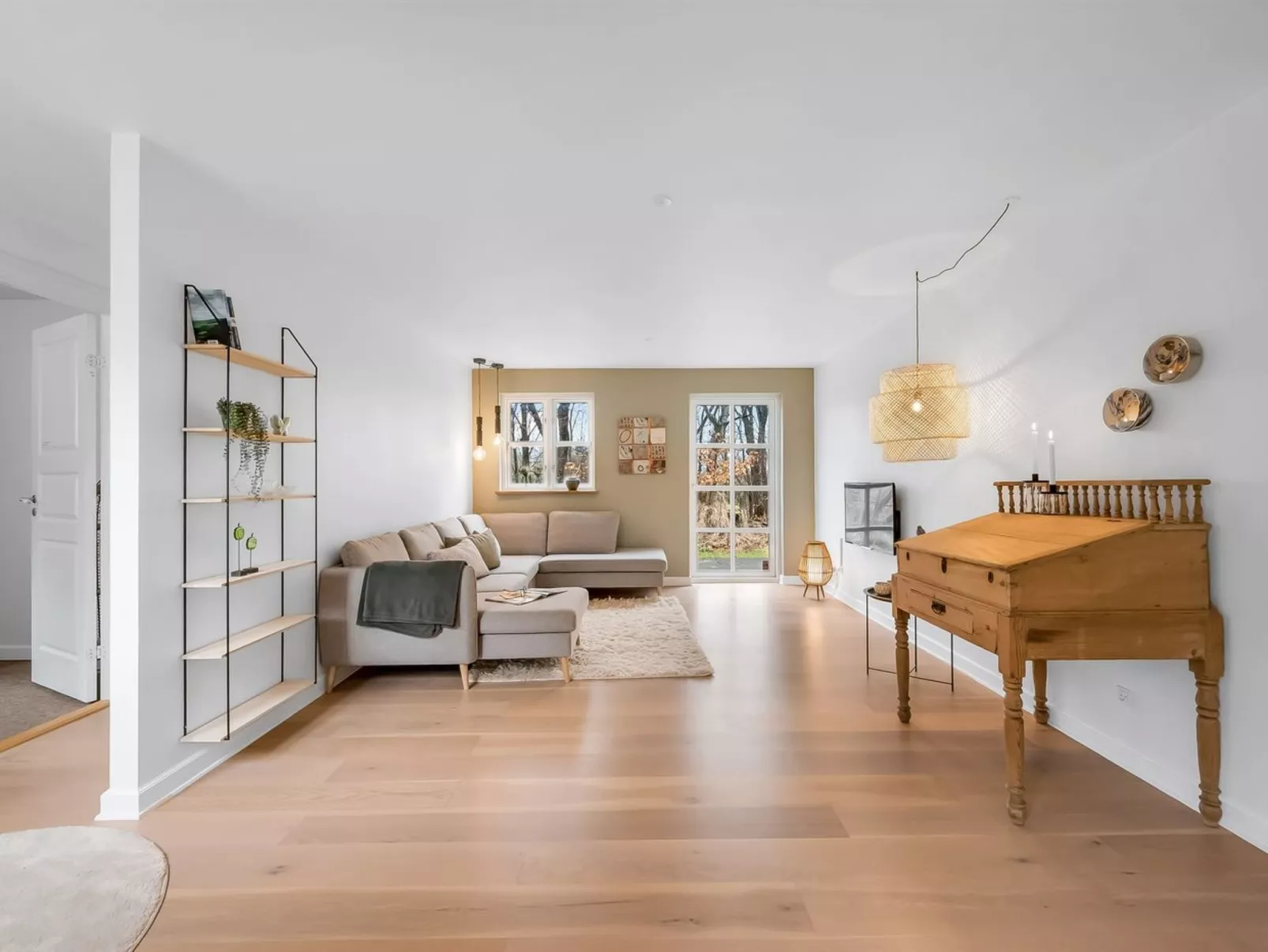 "Mandana" - 10km to the fjord-Drinnen