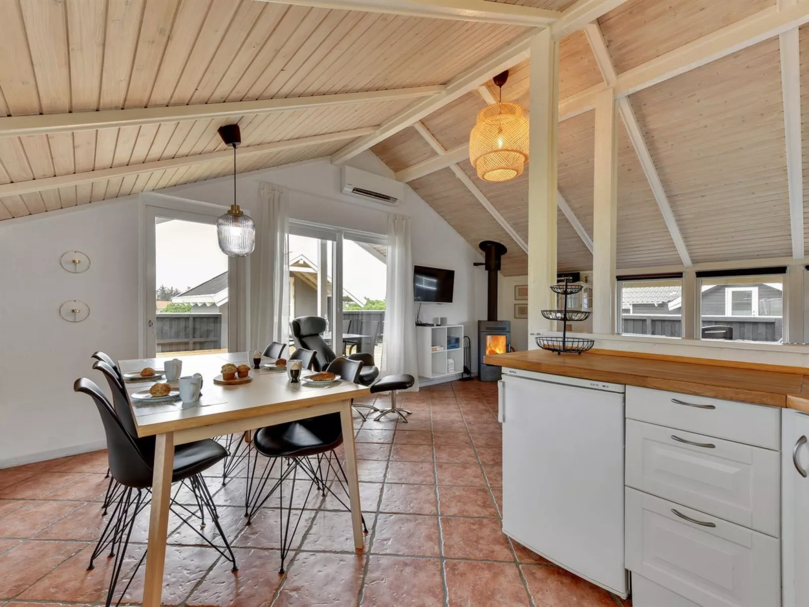 "Solbritt" - 330m to the fjord-Inside