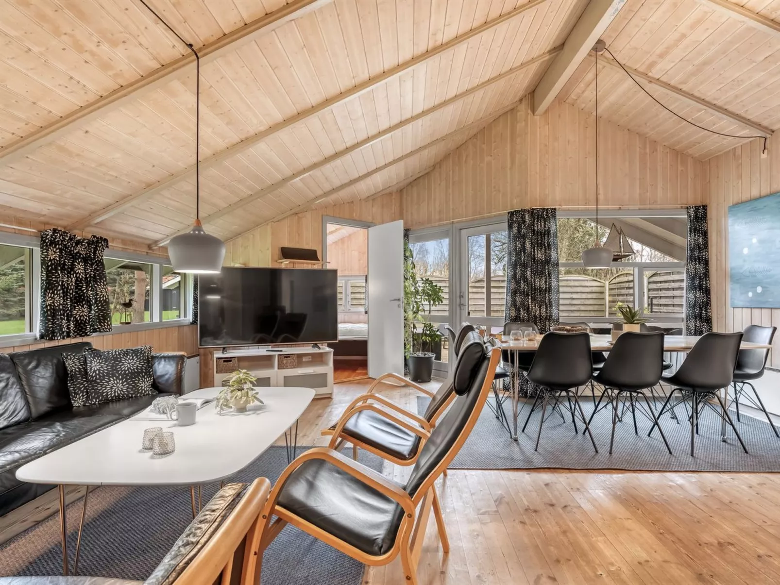 "Hithin" - 800m from the sea-Inside