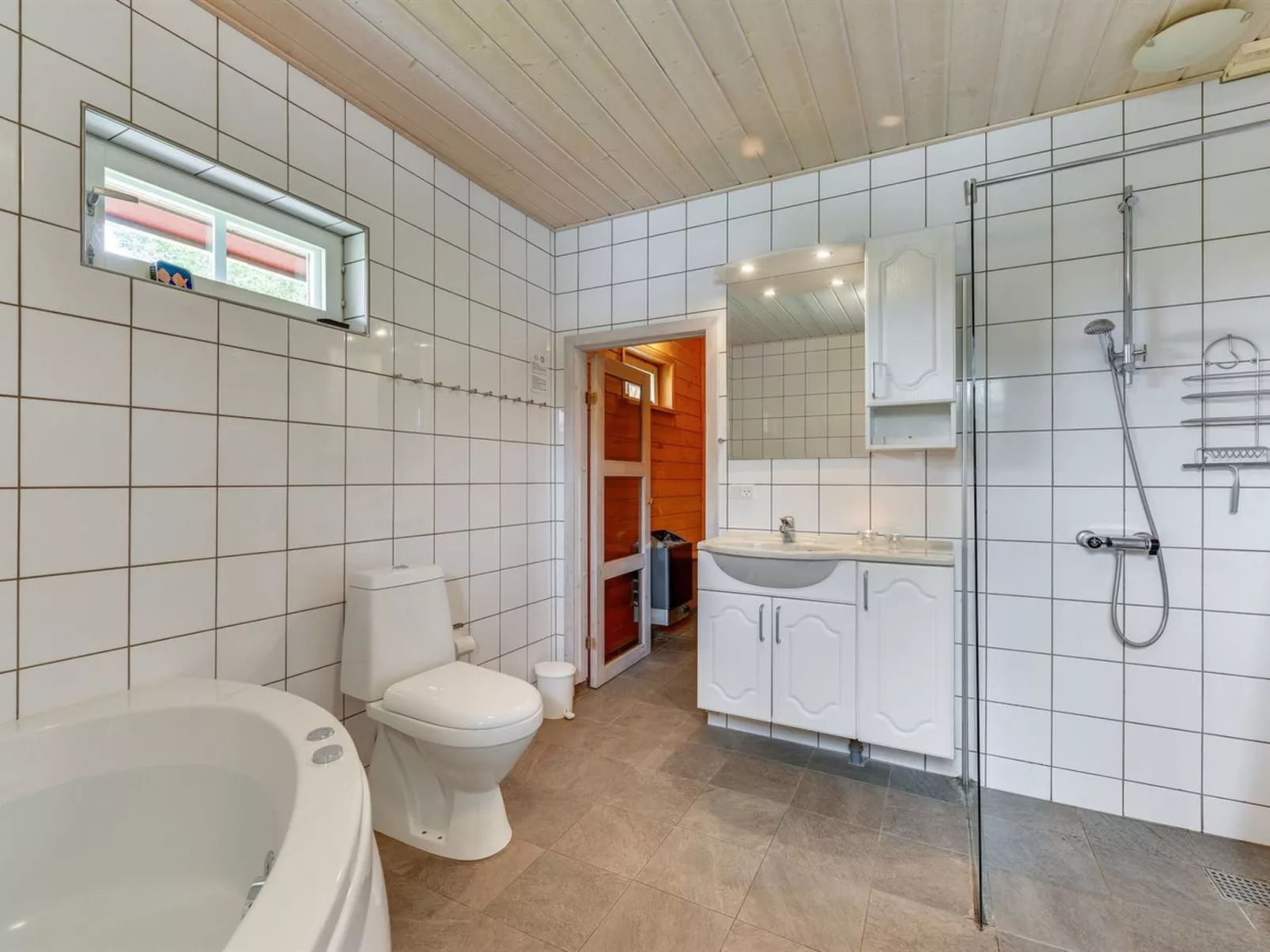 "Liam" - 800m to the fjord-Dedans