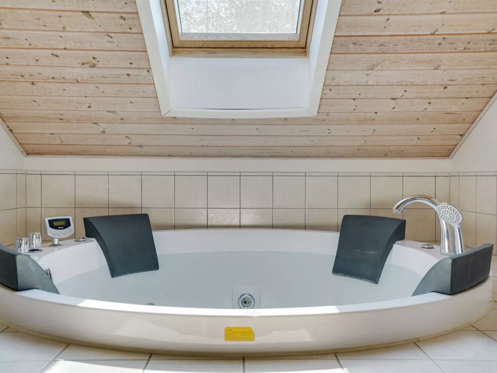 "Vilvi" - 500m from the sea-Inside