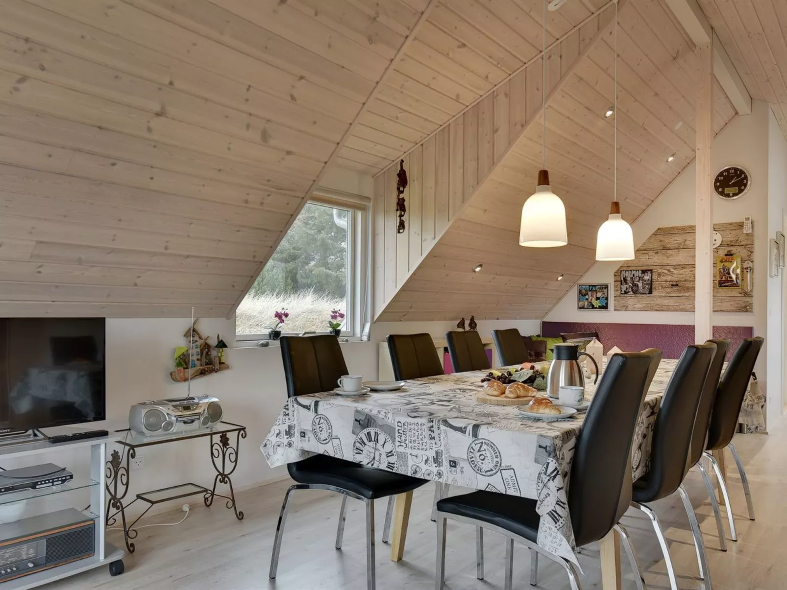 "Hinz" -  from the sea-Drinnen