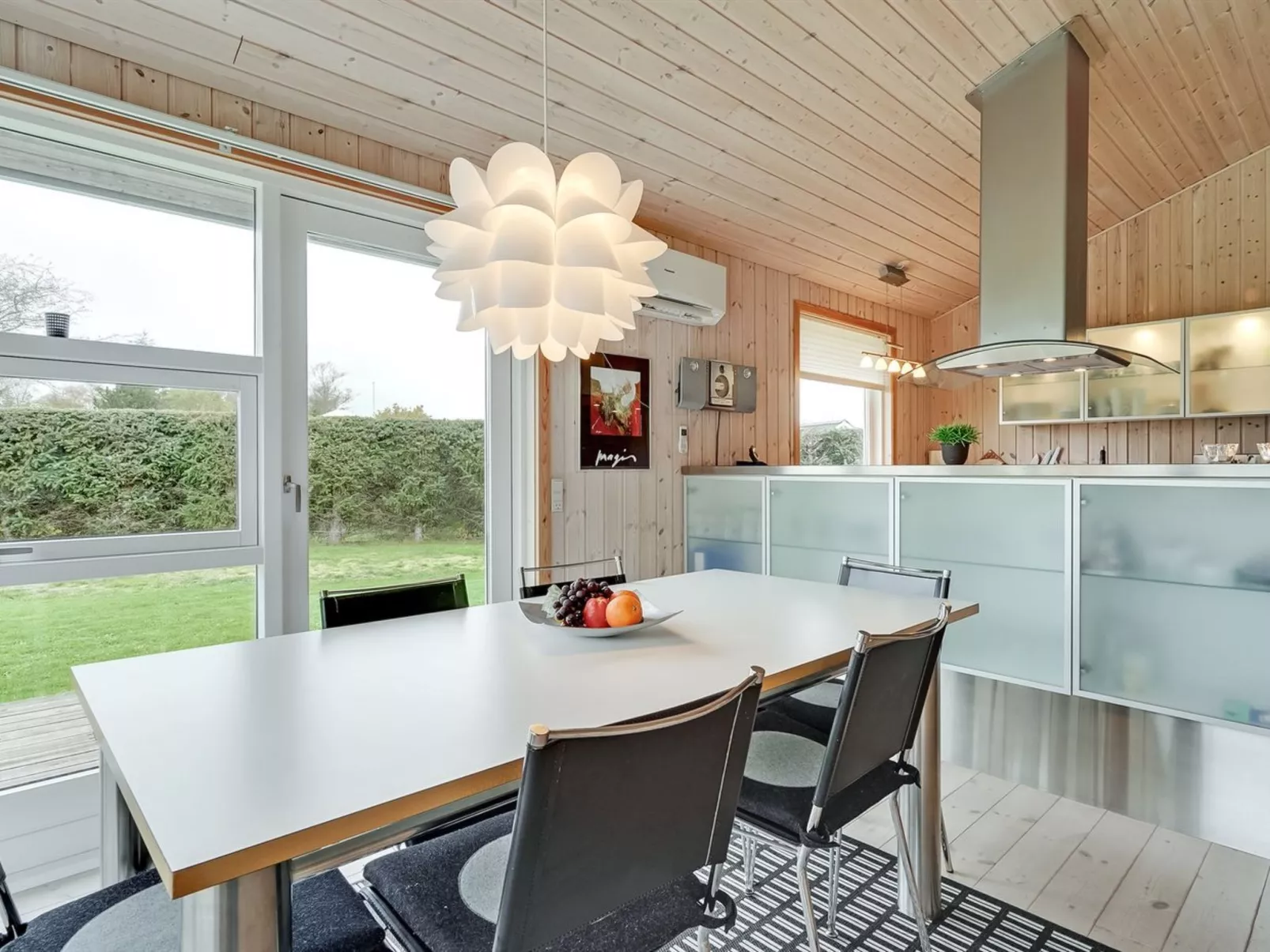 "Tayler" - 1.8km from the sea-Dedans