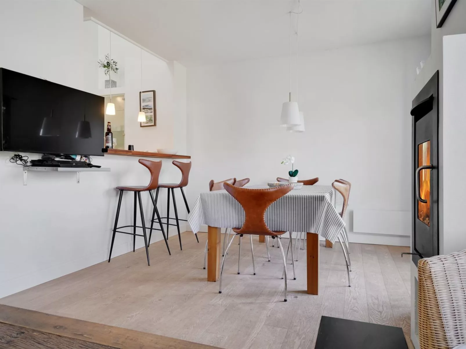 "Anniek" - 1km to the fjord-Inside