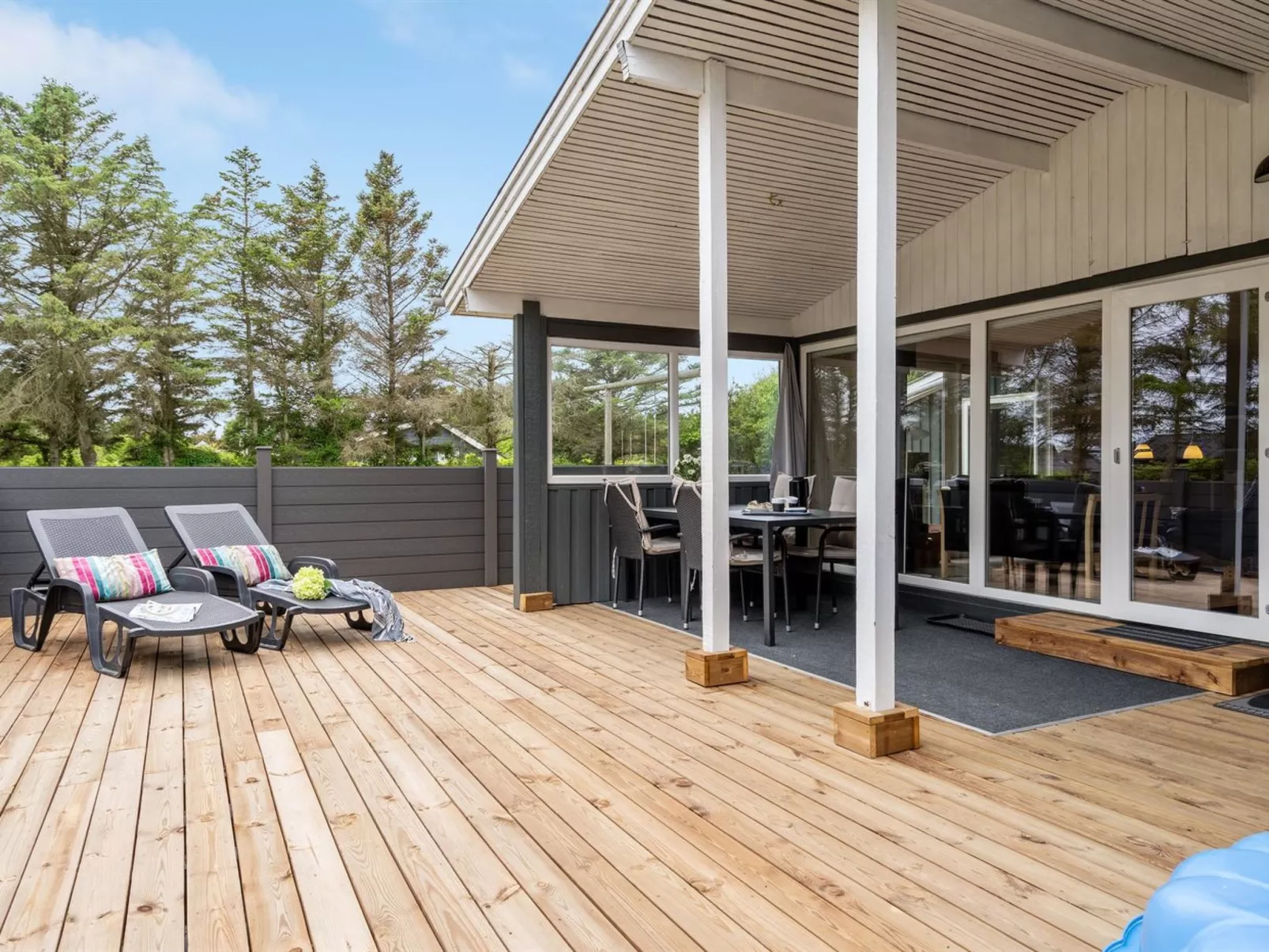 "Sheemen" - 700m to the fjord-Outside