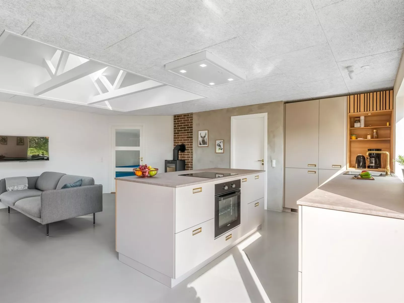 "Gunny" - 500m to the fjord-Drinnen