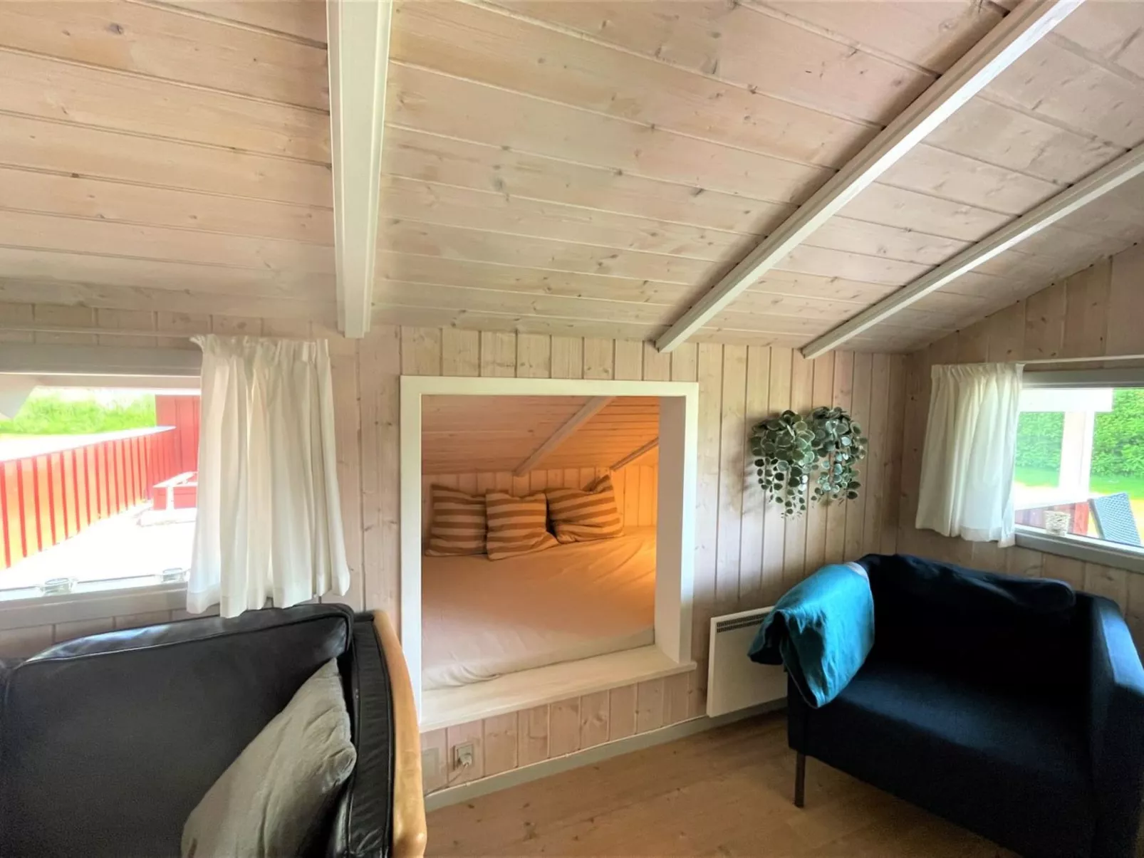 "Danna" - 850m to the fjord-Drinnen