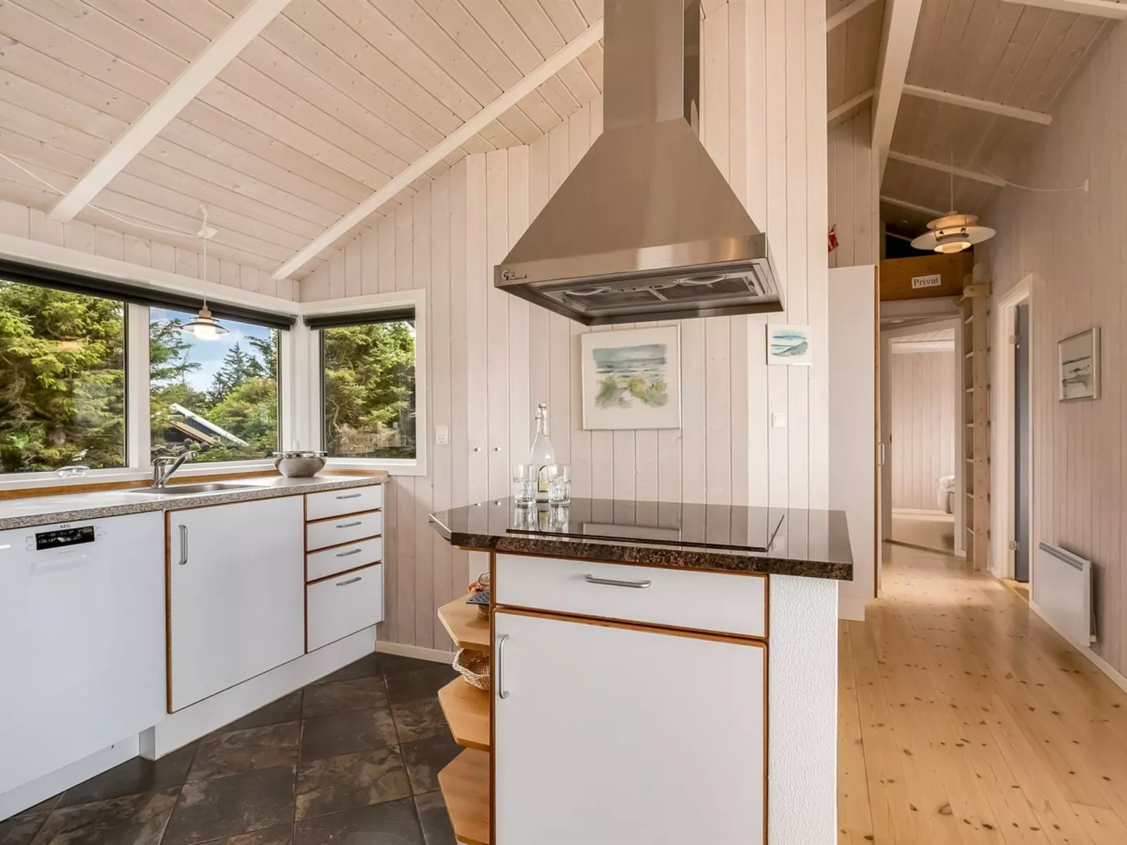 "Leona" - 250m to the fjord-Inside