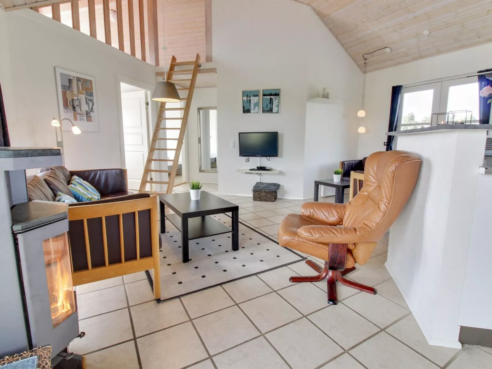 "Arnger" - 300m to the fjord-Inside