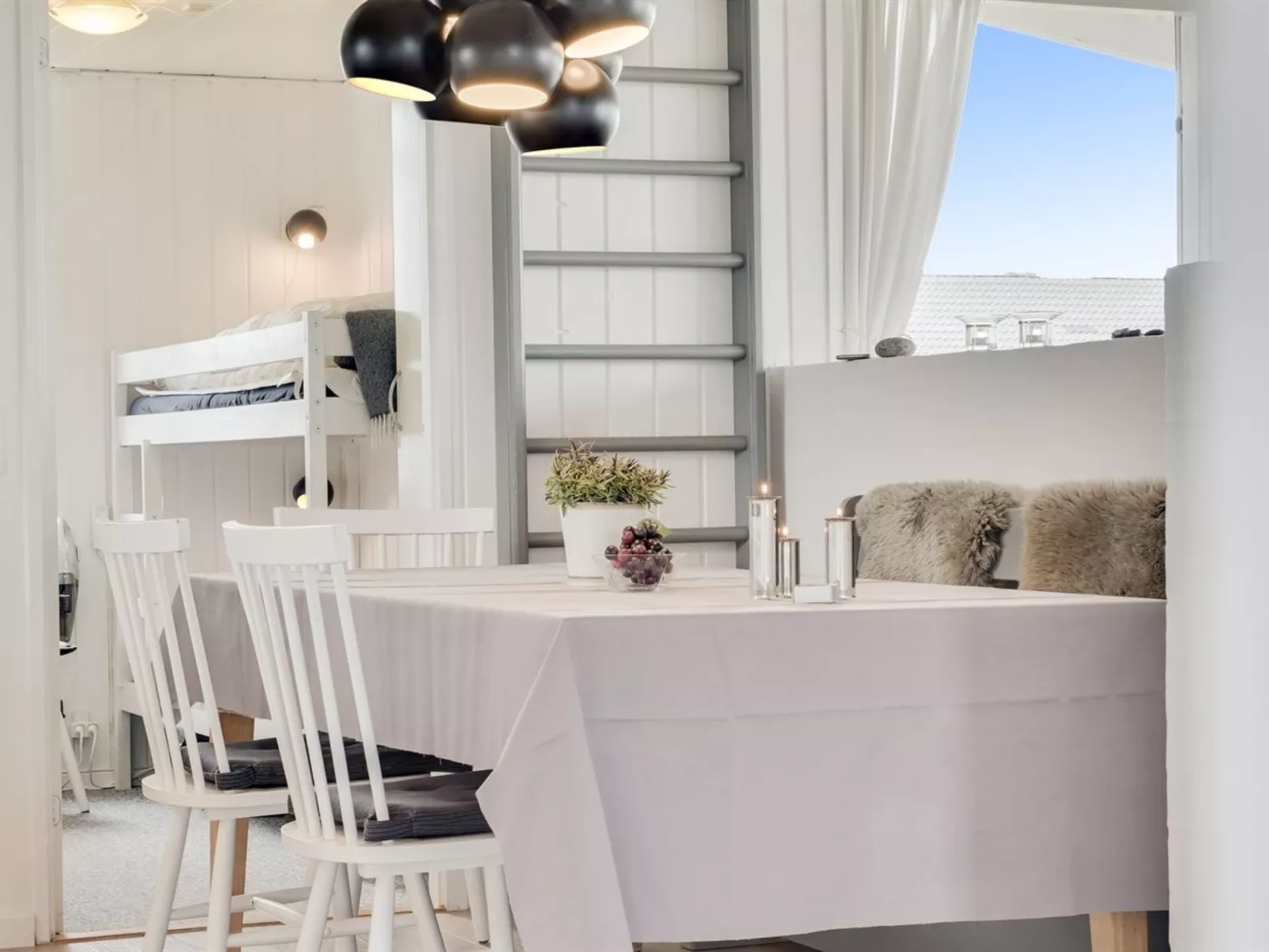 "Dyri" - 75m from the sea-Inside