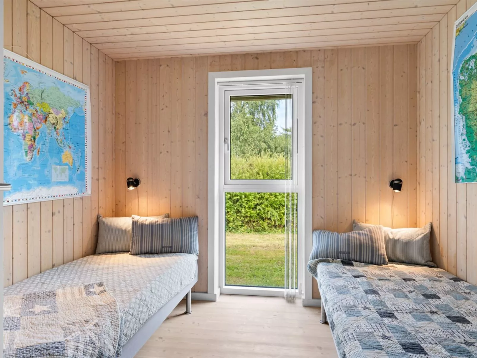 "Ønevus" - 550m from the sea-Drinnen