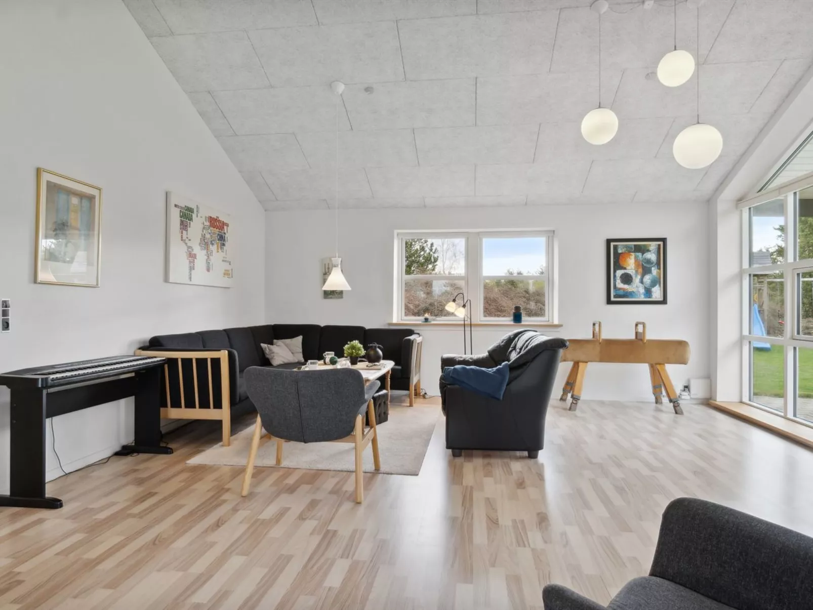 "Ljupco" - 500m to the fjord-Drinnen