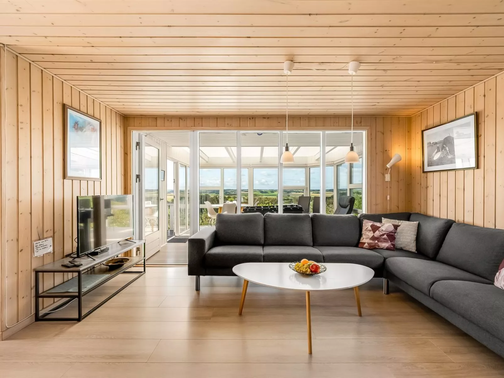 "Brenda" - 300m to the fjord-Inside