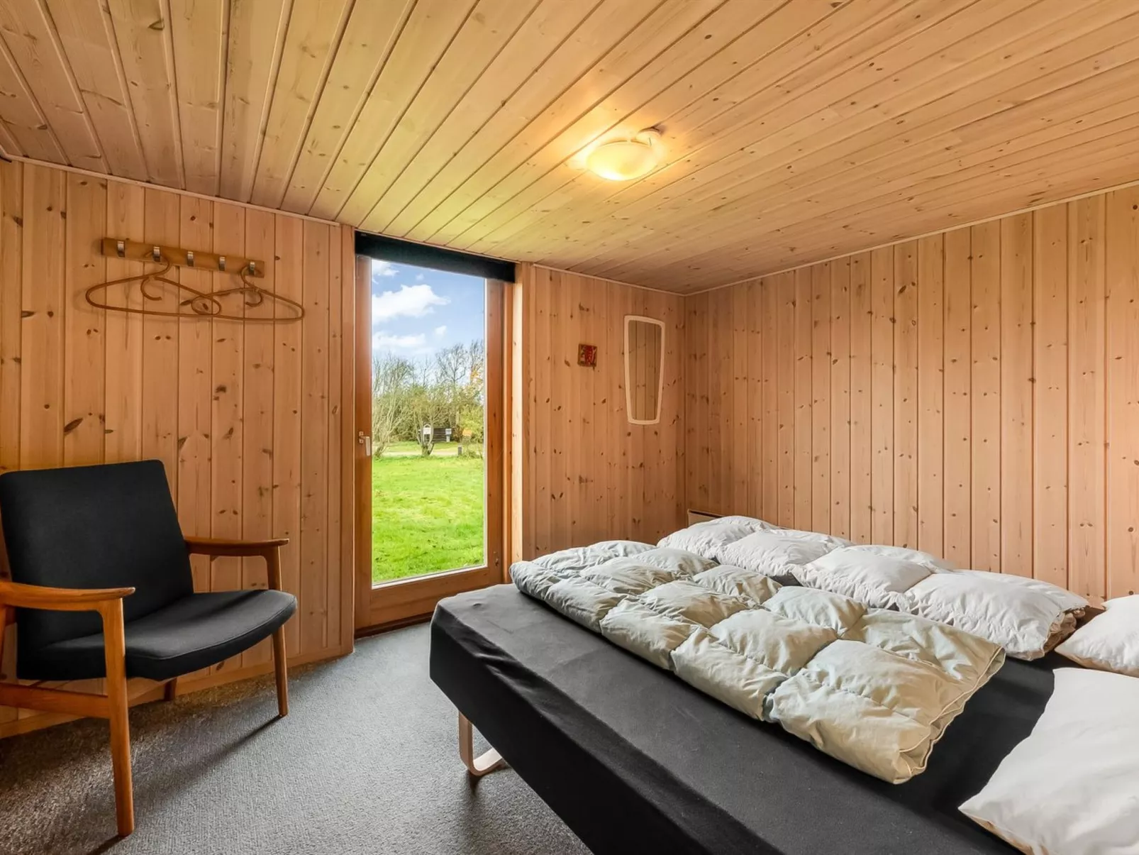 "Scarlet" - 400m to the fjord-Dedans