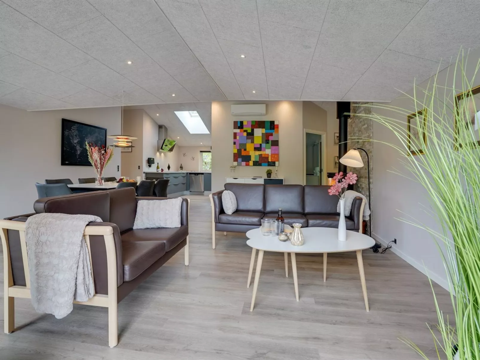 "Eylar" - 28km from the sea-Inside