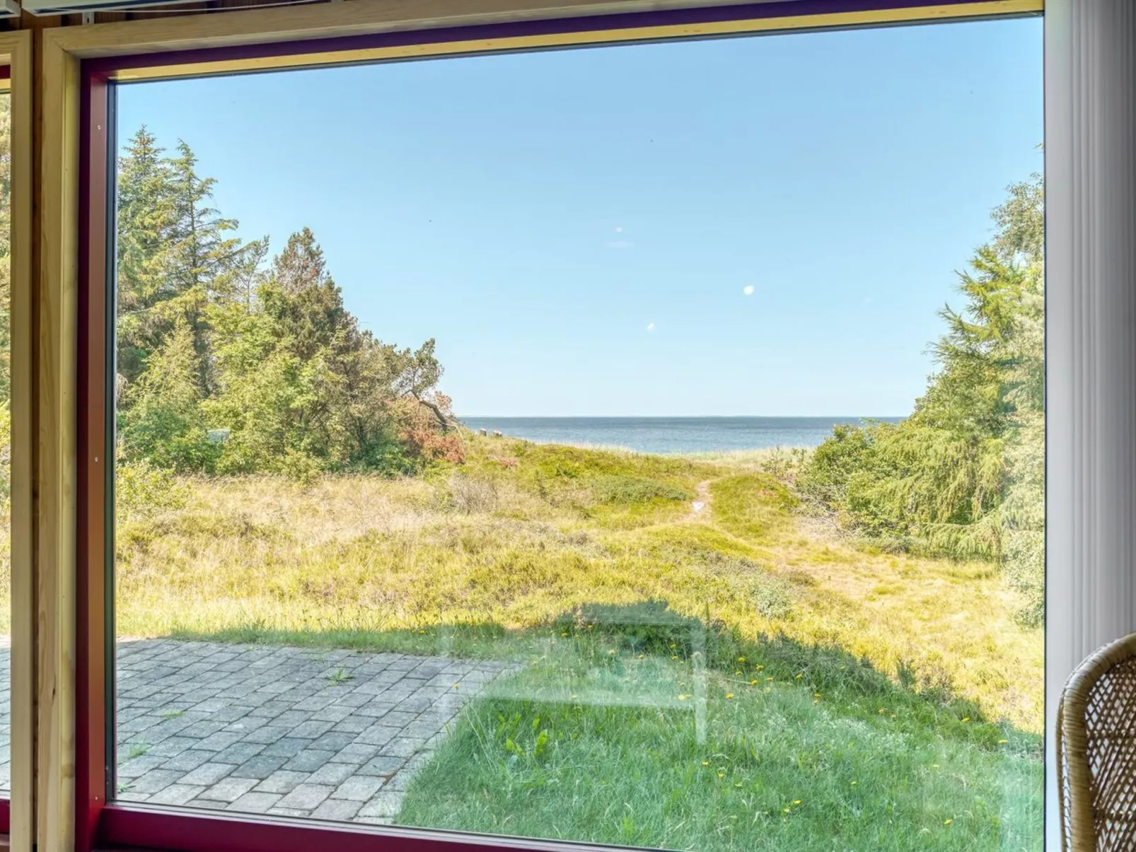 "Ingeborg" - 100m to the fjord-Drinnen