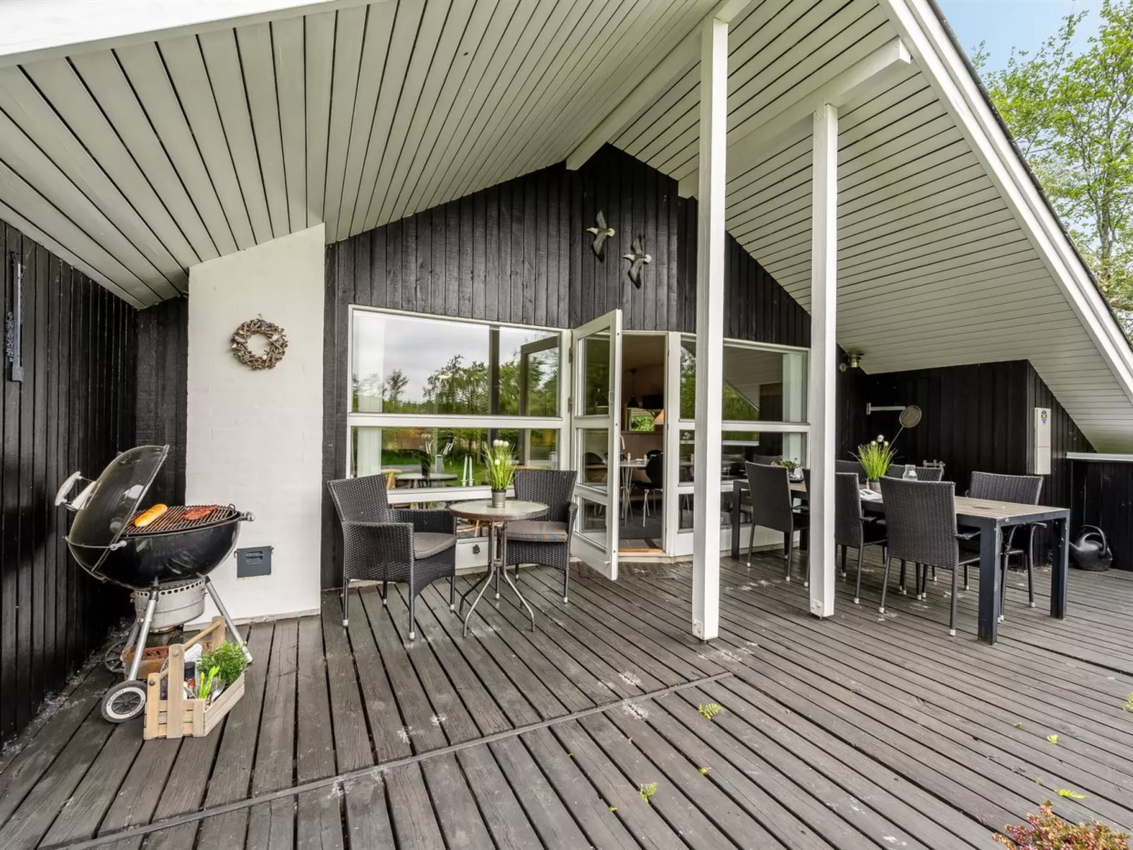 "Wenche" - 600m to the fjord-Outside