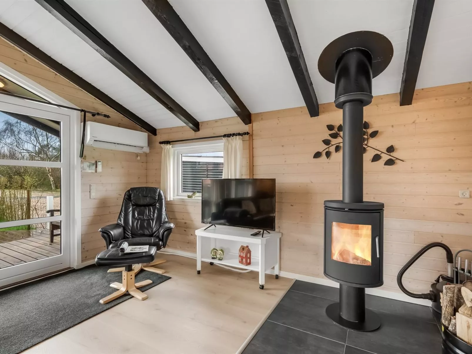 "Miikka" - 800m to the fjord-Drinnen