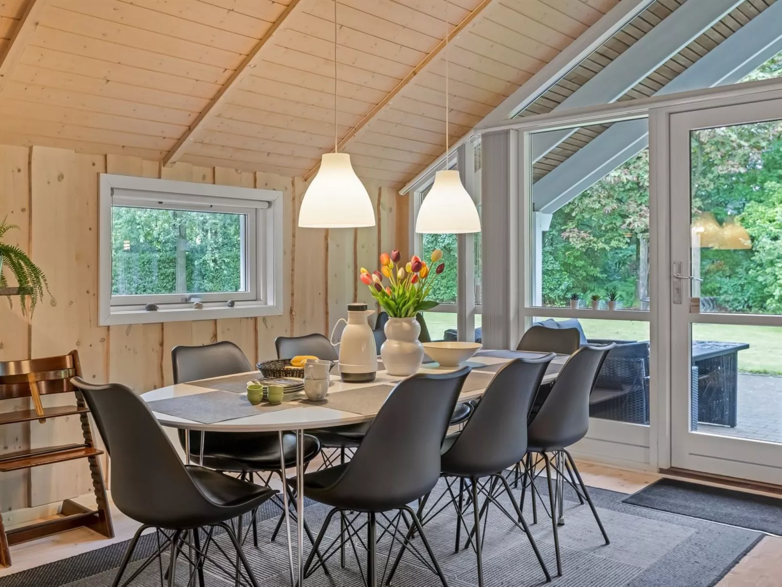 "Kaare" - 34.2km from the sea-Inside