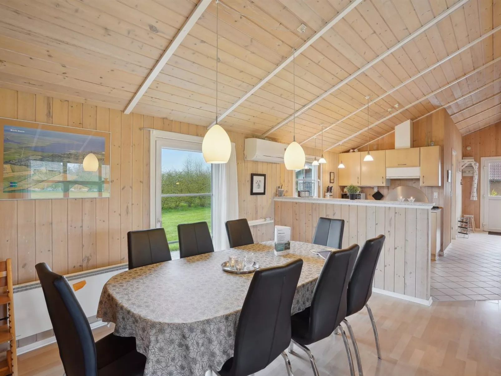 "Tinka" - 1.2km to the fjord-Inside