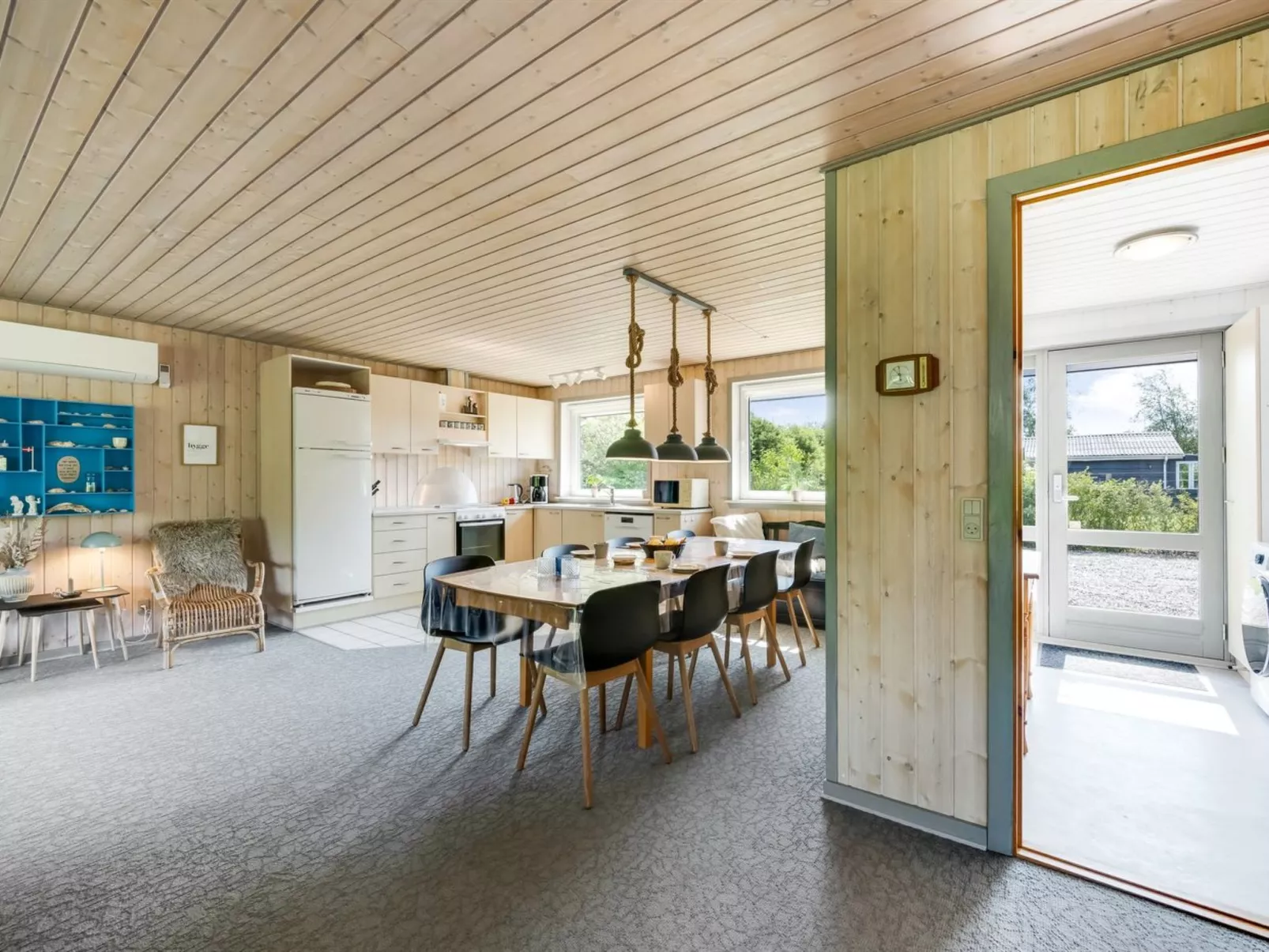 "Knag" - 800m to the fjord-Dedans