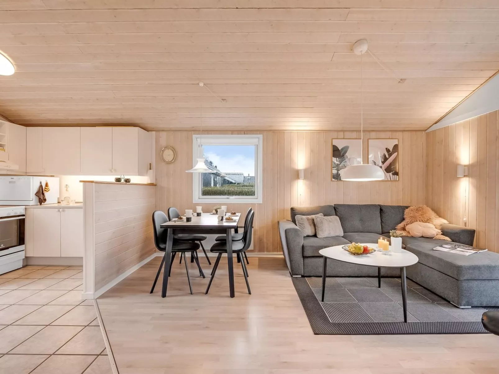 "Marten" - 1.2km to the fjord-Inside