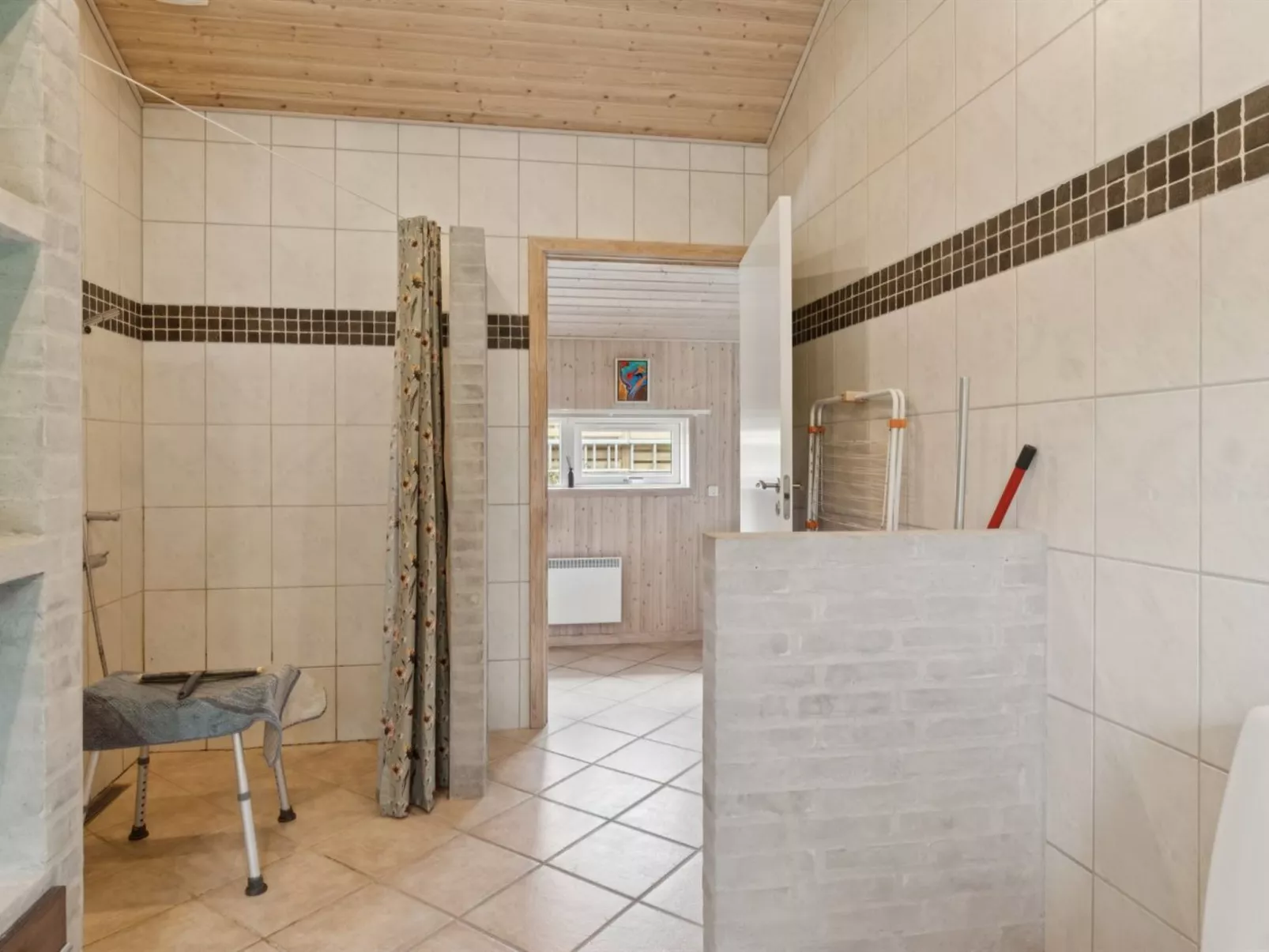 "Brunman" - 10m to the fjord-Inside