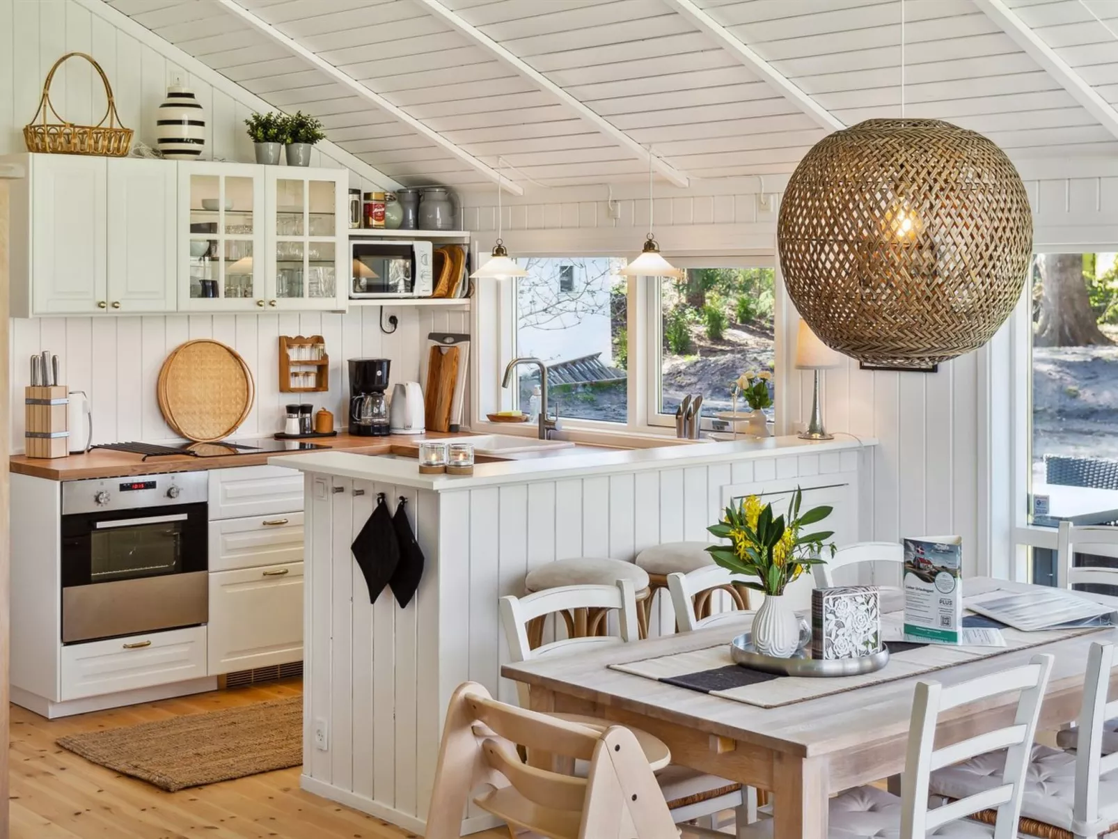 "Juke" - 425m from the sea-Inside