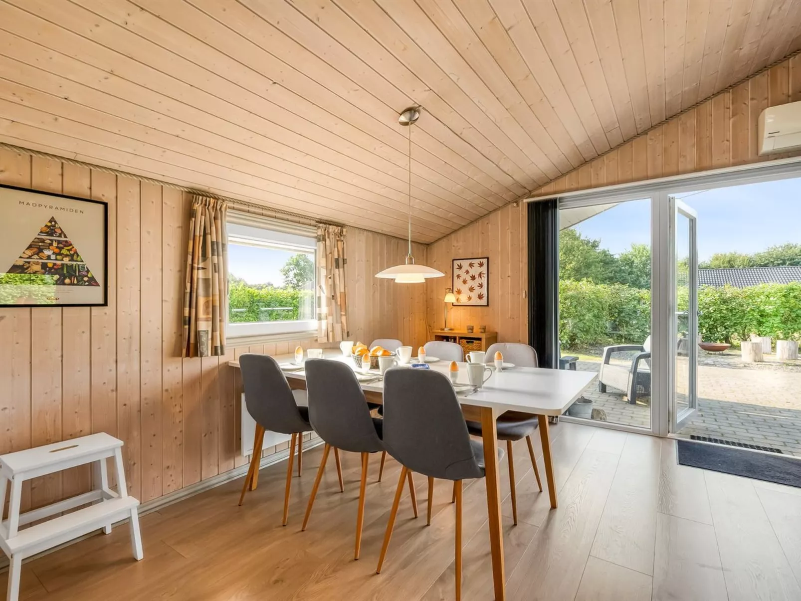 "Robertha" - 800m to the fjord-Dedans