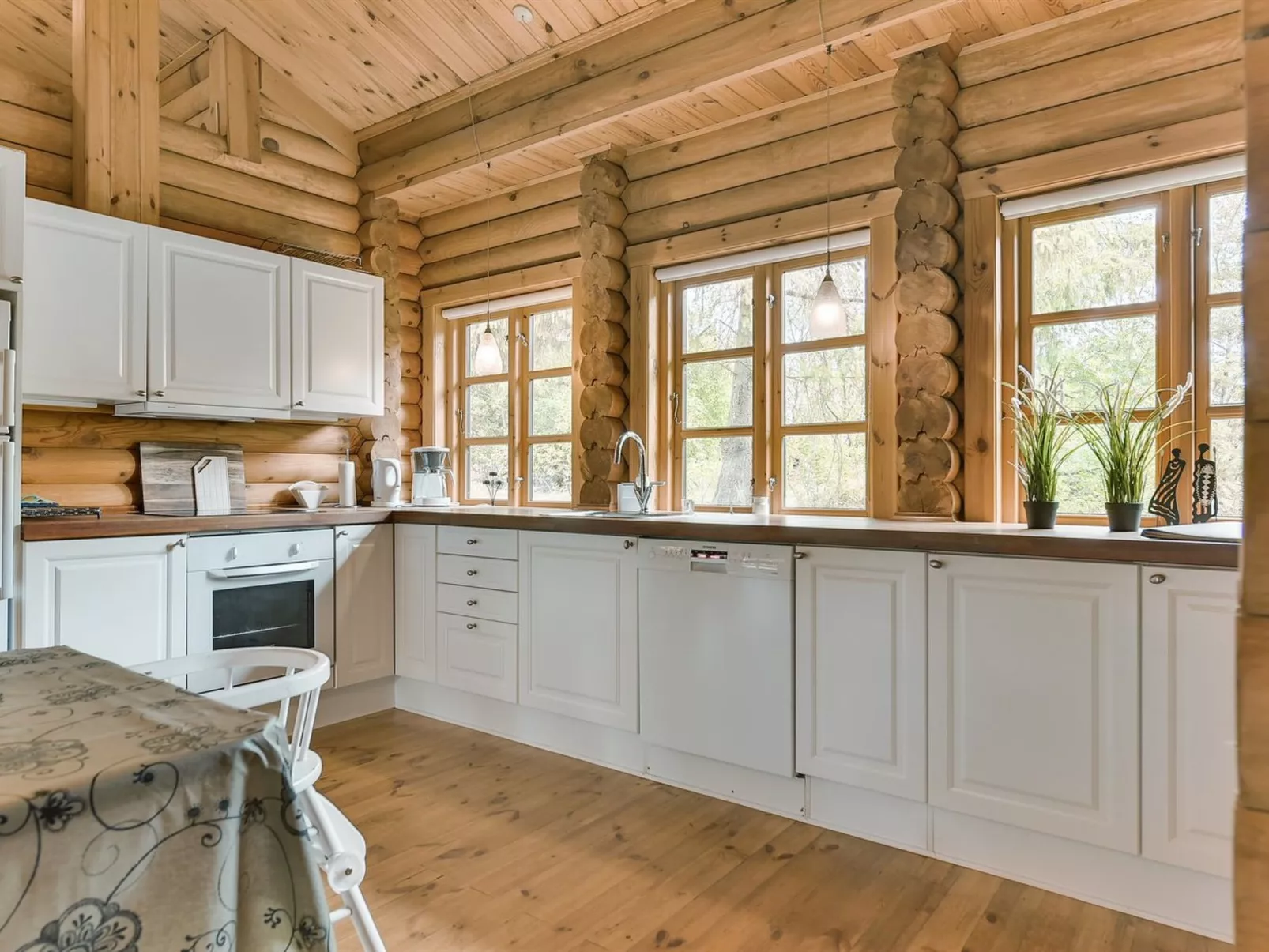 "Frederica" - 30km from the sea-Drinnen