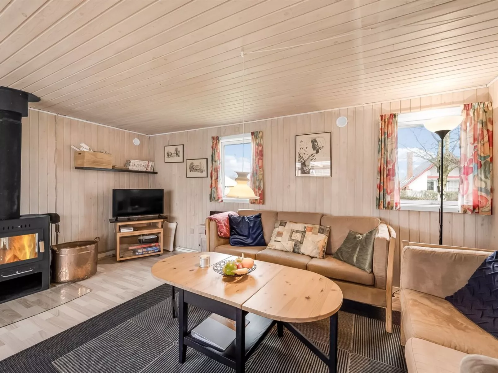 "Hoghni" - 850m to the fjord-Inside