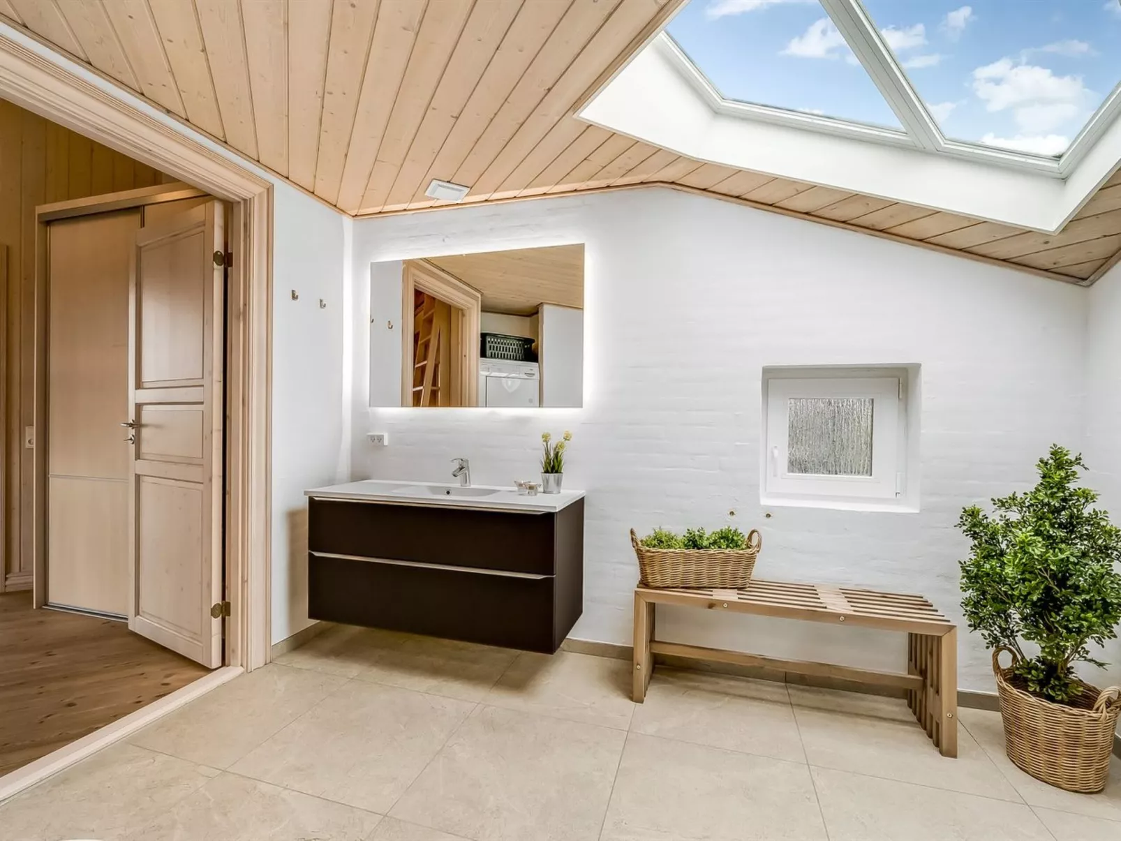 "Tahnee" - 450m from the sea-Inside