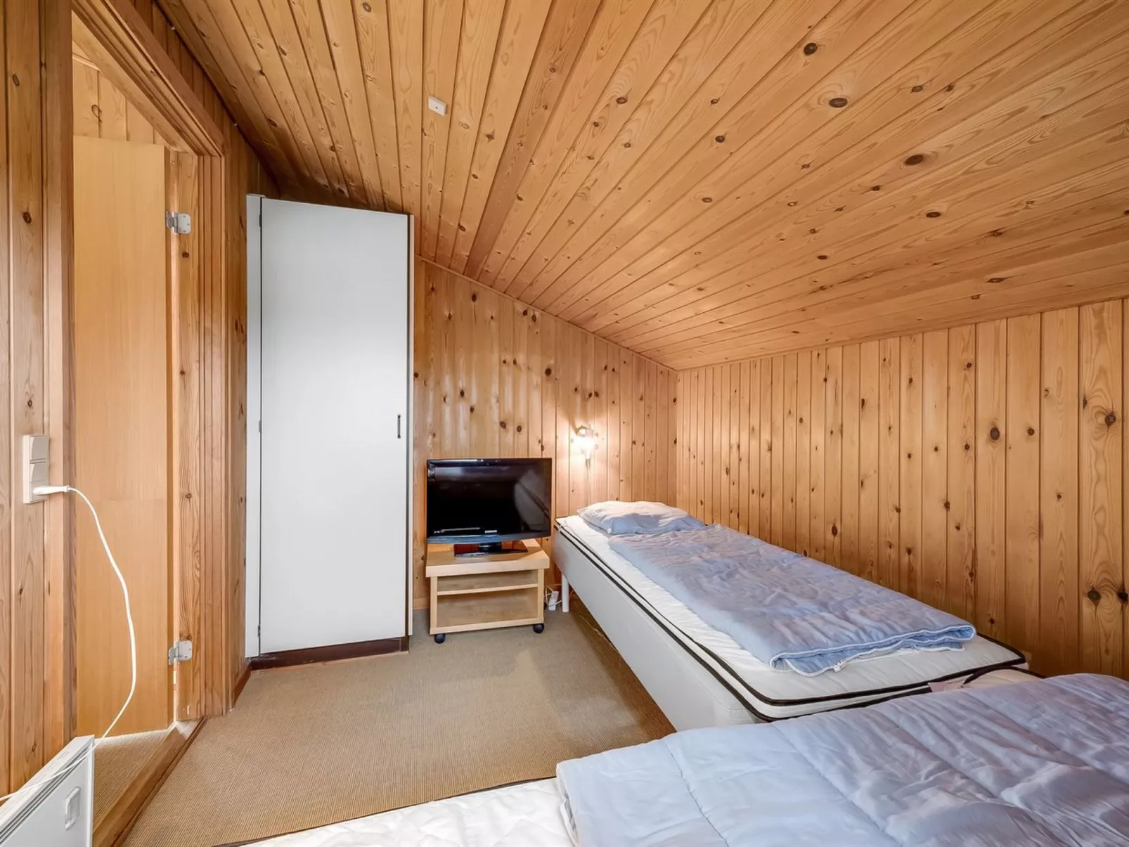 "Tanea" - 700m to the fjord-Drinnen